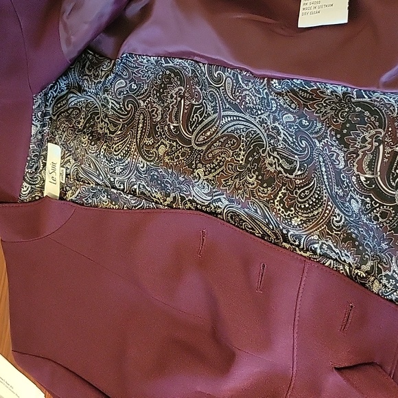 Burgandy lined jacket with fabric belt and matching lined trousers. Sz 12 - Picture 7 of 11